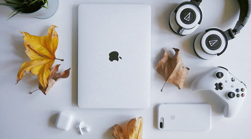 Modern essentials: Navigating work , play , and connectivity for a better creativity