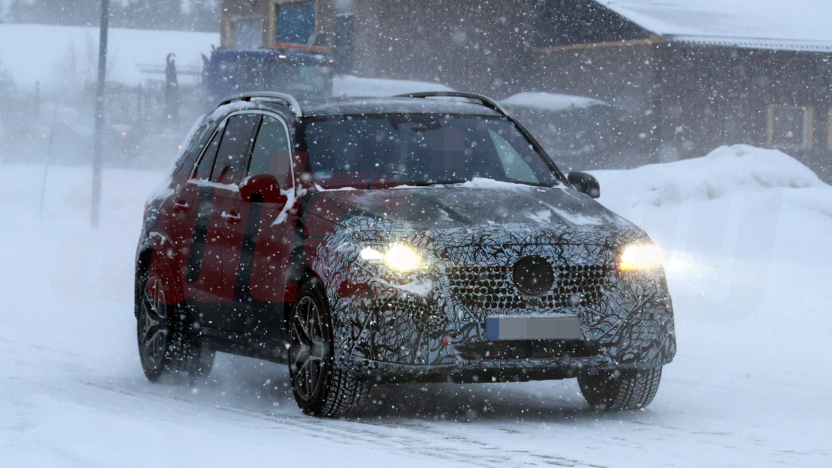 2027 Mercedes-AMG GLE 53 Spotted Testing With New Star-Shaped Lights