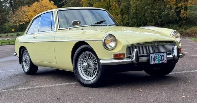 AutoHunter Spotlight: 1969 MG MGB GT Coupe