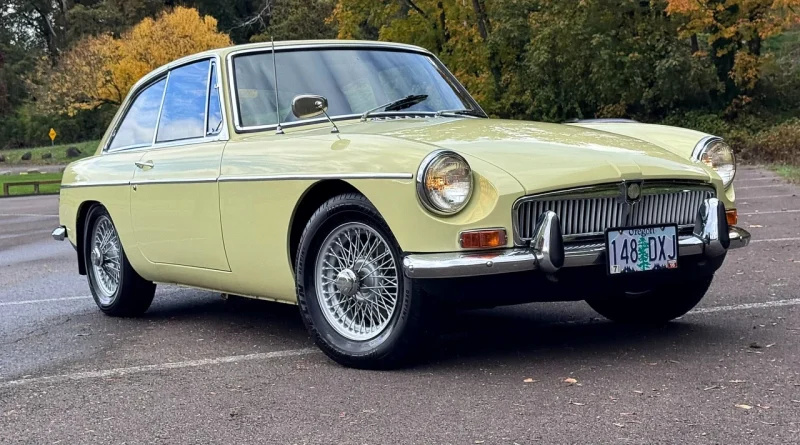 AutoHunter Spotlight: 1969 MG MGB GT Coupe