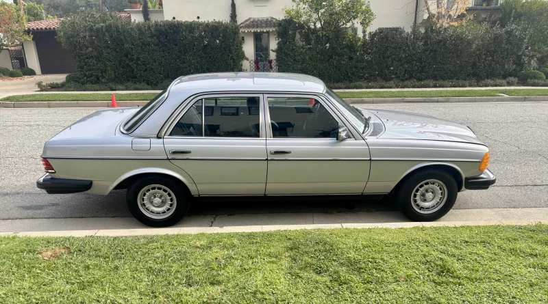 AutoHunter Spotlight: 1982 Mercedes-Benz 300D