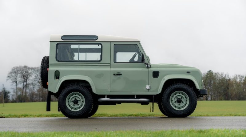 Final-Run 2016 Land Rover Defender 90 Heritage Is Up for Sale With Just 4,597 Miles