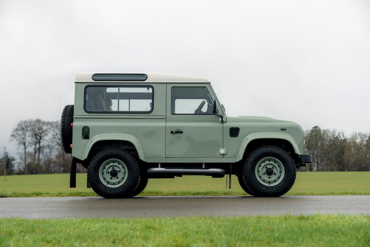 Final-Run 2016 Land Rover Defender 90 Heritage Is Up for Sale With Just 4,597 Miles