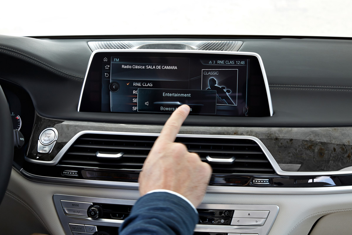 New Study Finds Touchscreens Make Drivers Significantly Worse