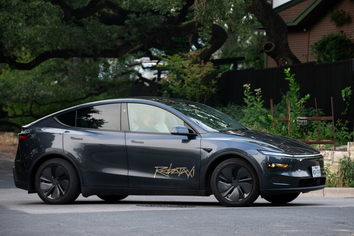 Tesla Has Over 1,000 “Robotaxis” on the Road—But They All Have Human Drivers