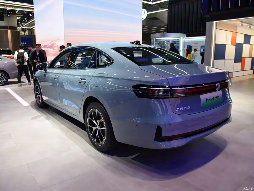 This China-Only Volkswagen Passat Hybrid Boasts Nearly 100 Miles of Electric Range