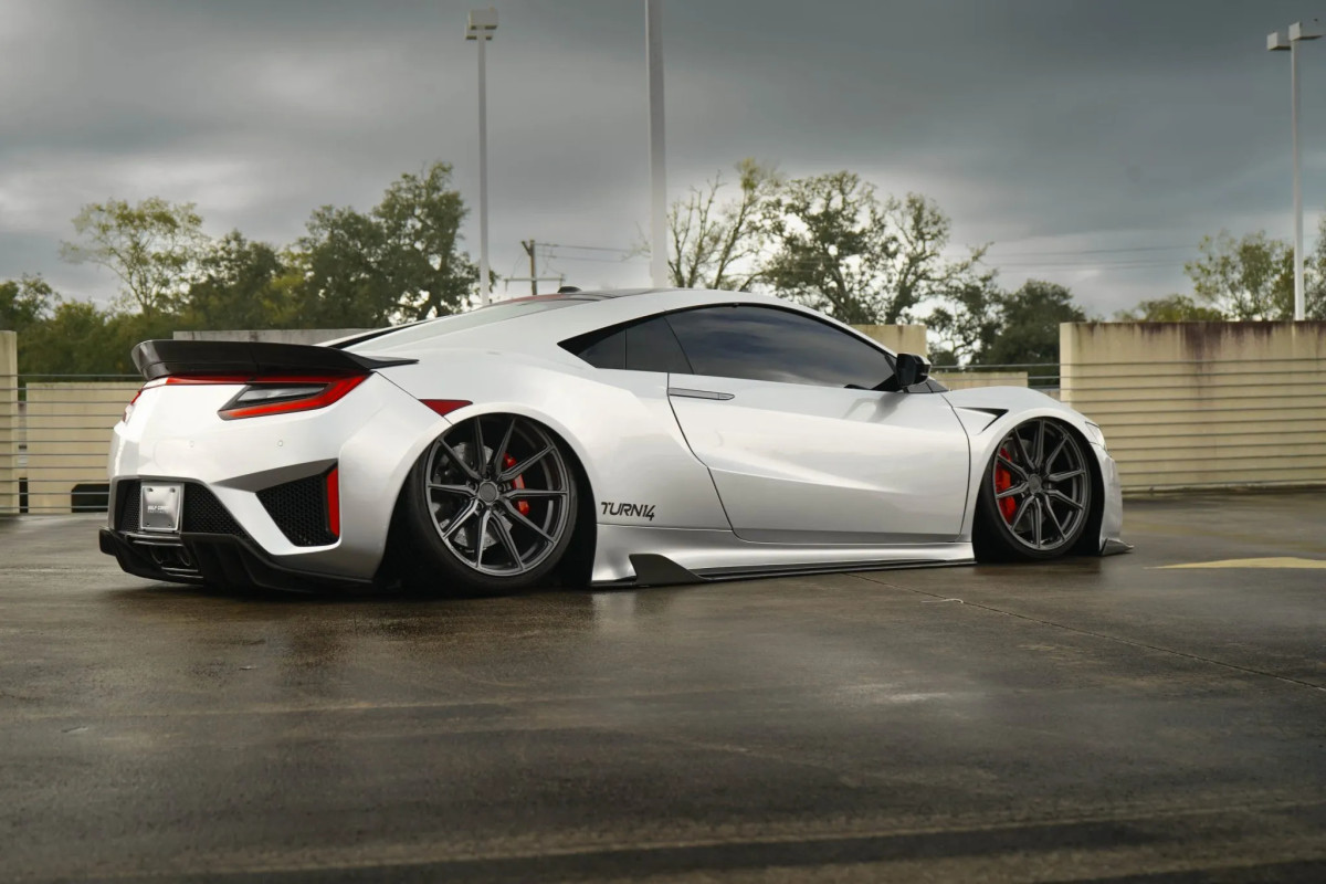 You Can’t Buy a New Acura NSX Anymore—But This 956-Mile One Is for Sale