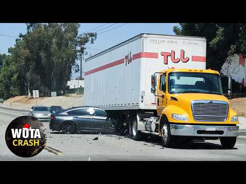 100 Car Crash Moments Featuring Idiots in Cars Caught on Dash Cam