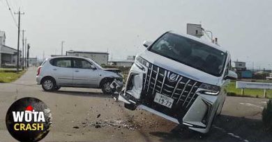 100 Idiots in Cars Not Paying Attention and Causing Chaos on Dash Cam