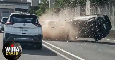 104 Idiots in Cars Completely Miss What’s Right in Front of Them on Dash Cam