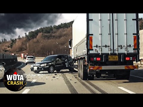 107 Idiots in Cars Fail to Notice the Obvious on Dash Cam Footage