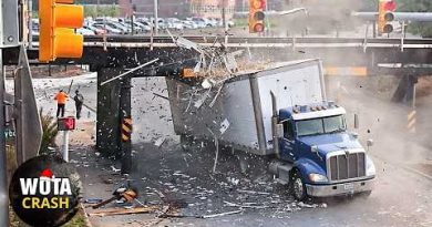 120 Idiots in Cars Ignore Everything Around Them and Crash on Dash Cam