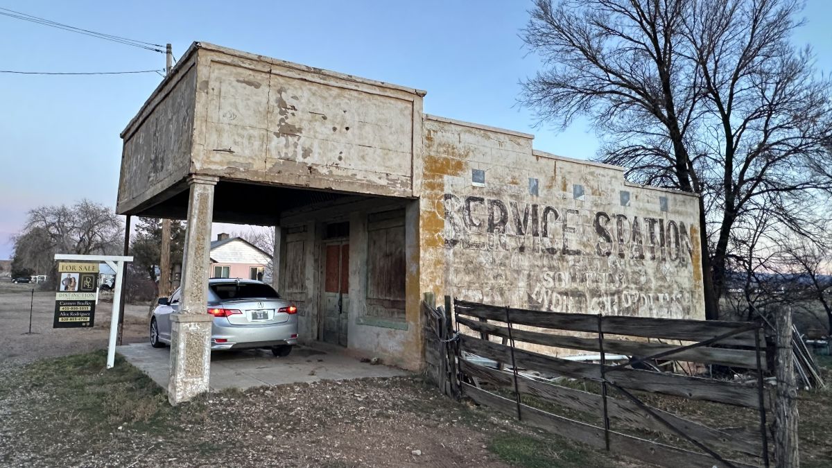 1920s Service Station Gives a Glimpse of the Past