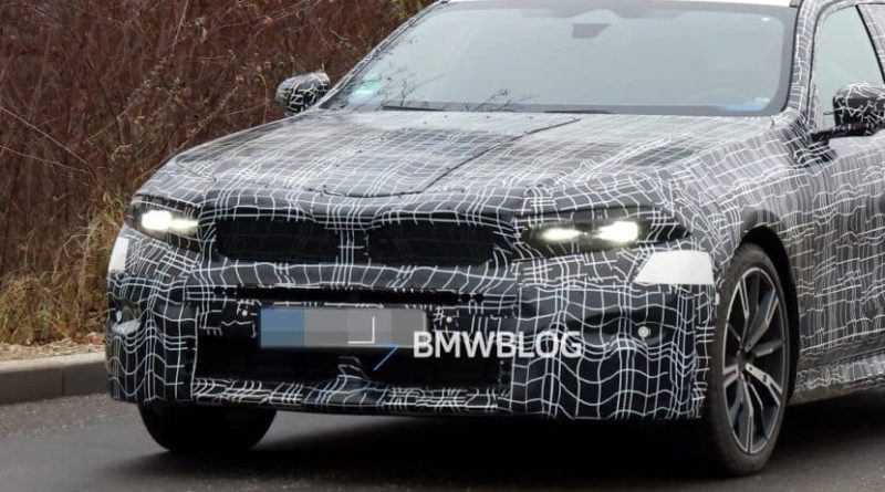 BMW 5 Series Wagon Facelift Spied Hiding Evolutionary Look