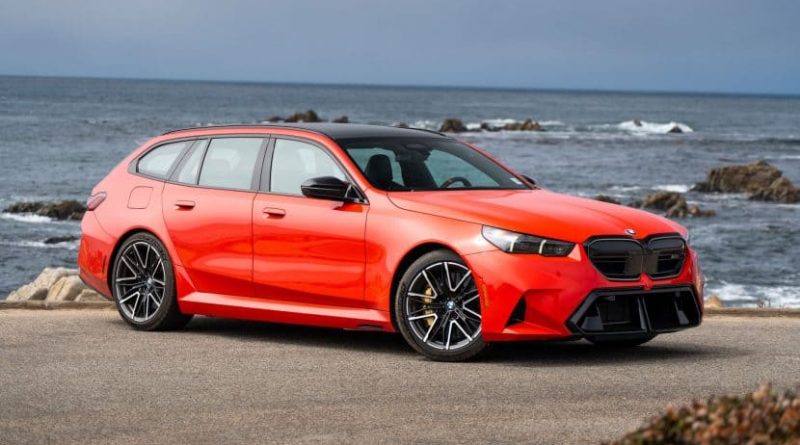 BMW M5 Touring Duels Audi RS6 Avant In U-Drag Race