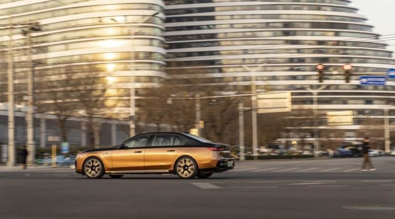 BMW M760Le Poses In China Ahead Of 7 Series Facelift BMW M760Le Poses In China Ahead Of 7 Series Facelift