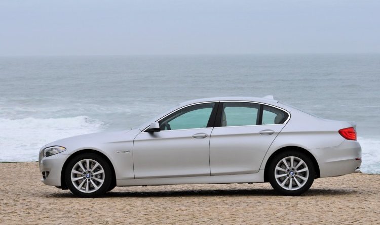 Frozen Solid: Abandoned BMW 5 Series Becomes an Ice Cave on Lake Erie
