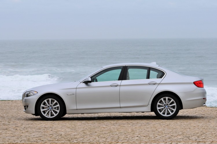 Frozen Solid: Abandoned BMW 5 Series Becomes an Ice Cave on Lake Erie