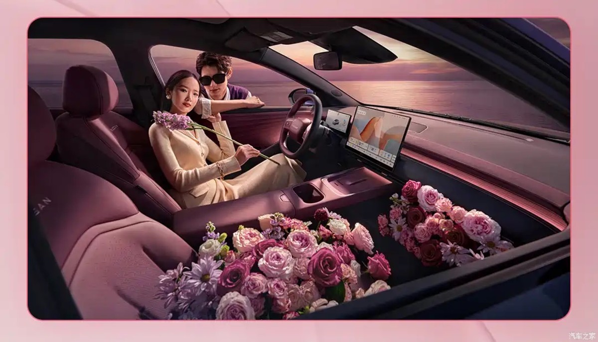 Nissan Is Using a Free Interior Upgrade to Push Its New N6 Sedan in China