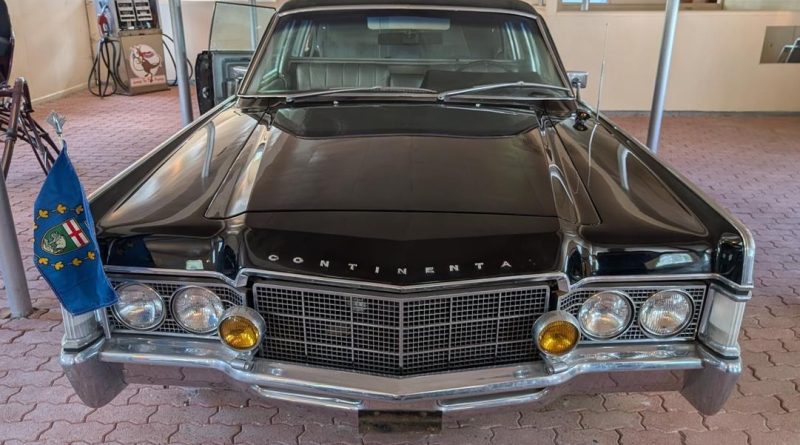 Pick of the Day: 1969 Lincoln Continental Limousine Pick of the Day: 1969 Lincoln Continental Limousine