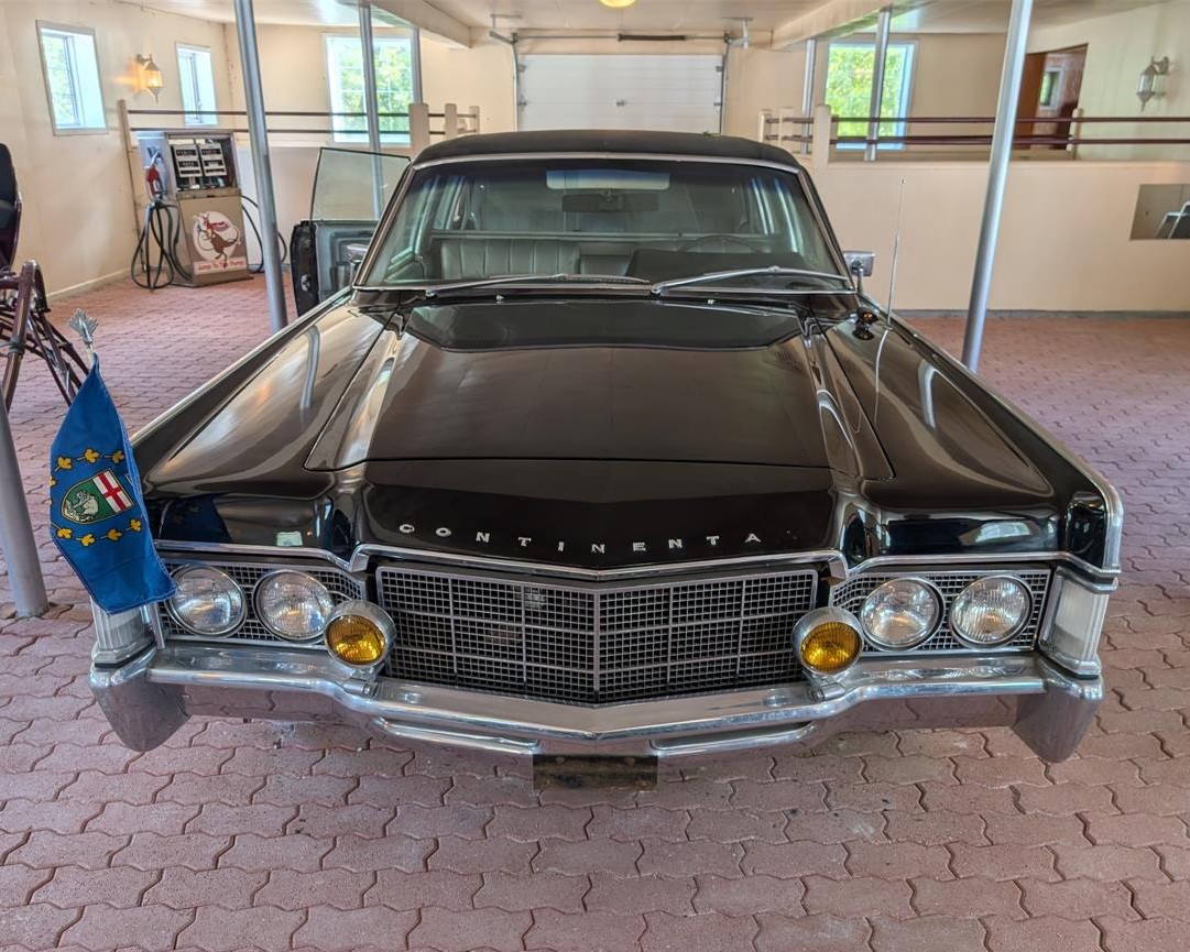 Pick of the Day: 1969 Lincoln Continental Limousine