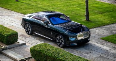 Rolls-Royce CEO Says Its Uber-Rich Clients Aren’t Flocking to Its EVs