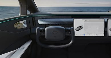 This Is the First Folding Steering Wheel for Driverless Cars